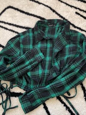 SHEIN Green and Black Plaid Crop Button-Up Top